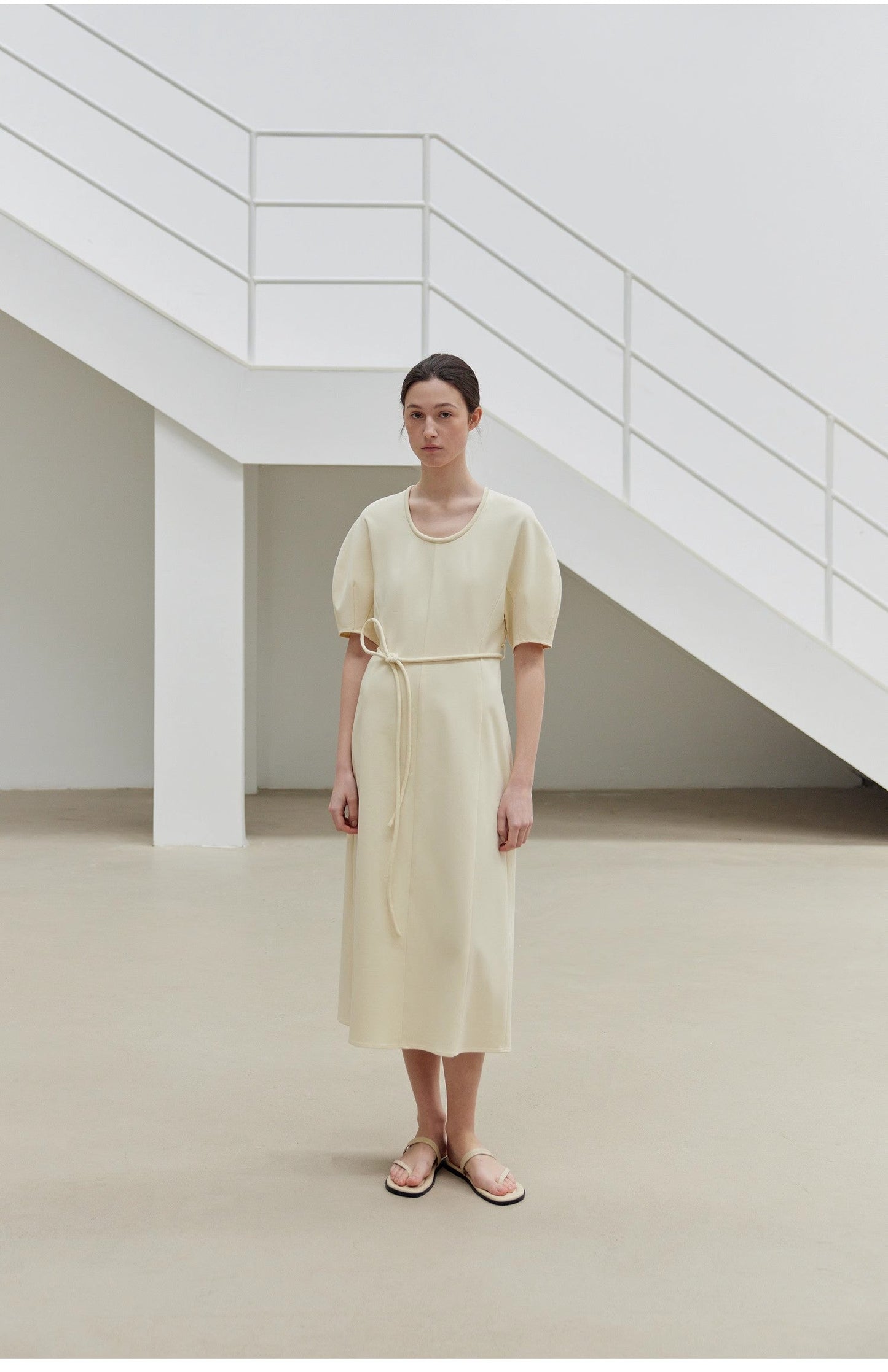 Micro-textured mercerized cotton fabric with U-neck rope detail and waist tie